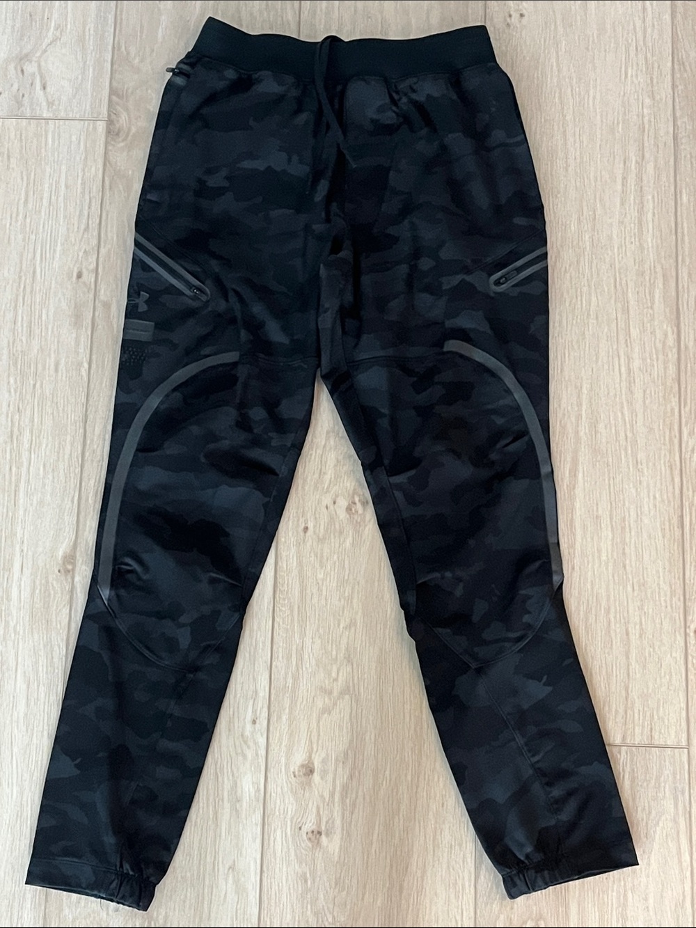 Under Armour Black fitted camo joggers - Picture 2 of 6